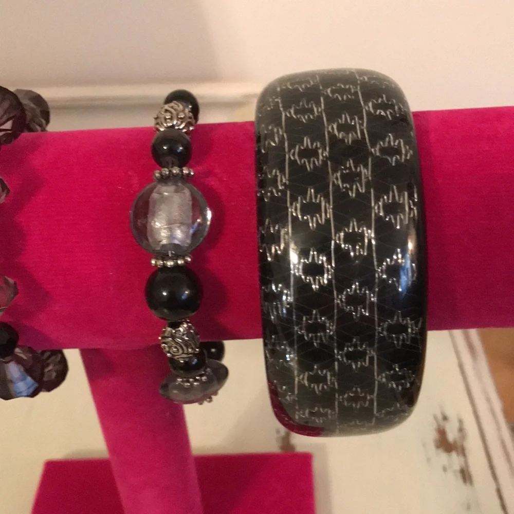 Bracelet lot of 4 black and silver bangle and beaded - Picture 3 of 11